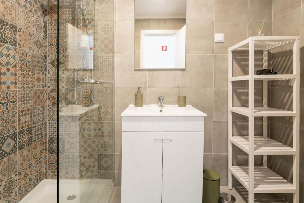 Casa Oliveira - Sunny 2-Bed Retreat Steps From The Beach Armação de Pêra Buitenkant foto