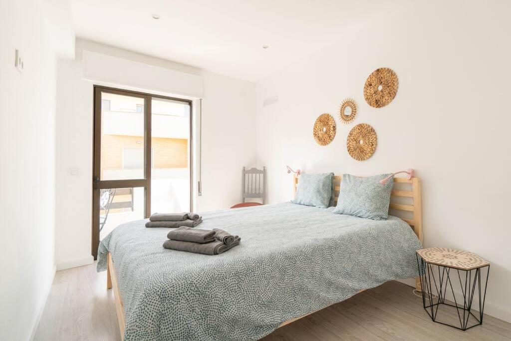 Casa Oliveira - Sunny 2-Bed Retreat Steps From The Beach Armação de Pêra Buitenkant foto