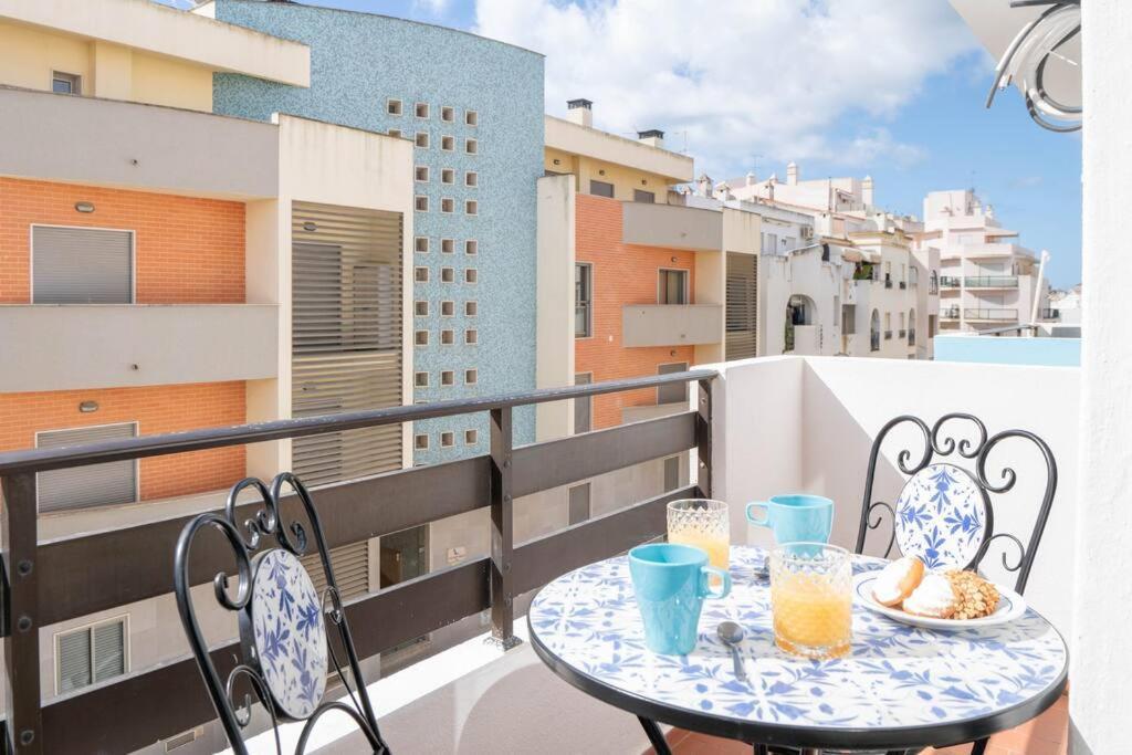 Casa Oliveira - Sunny 2-Bed Retreat Steps From The Beach Armação de Pêra Buitenkant foto
