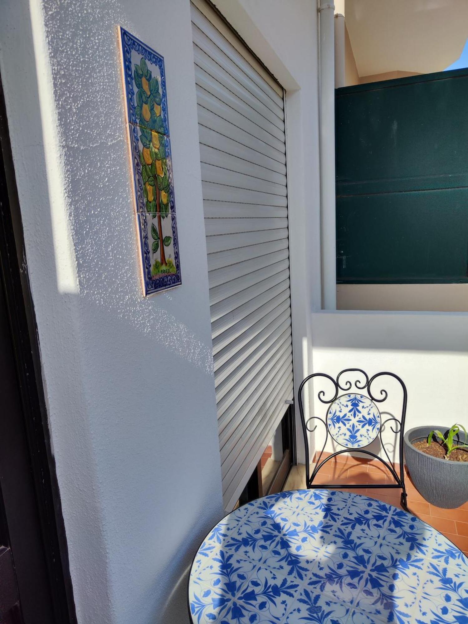 Casa Oliveira - Sunny 2-Bed Retreat Steps From The Beach Armação de Pêra Buitenkant foto